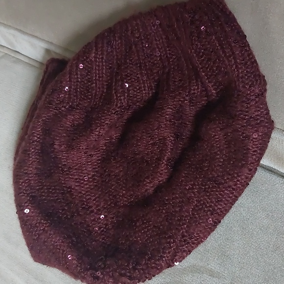 Jocelyn Smith Burgundy Baret. - Picture 3 of 7